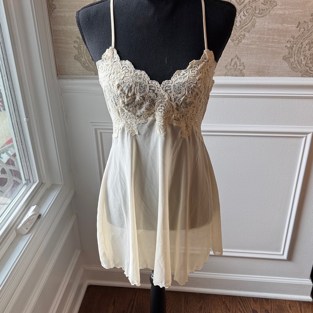 Victoria's Secret Cream Lace négligée Size Small